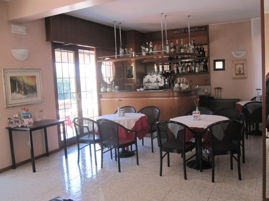 Hotel Benacus Бардолино Екстериор снимка