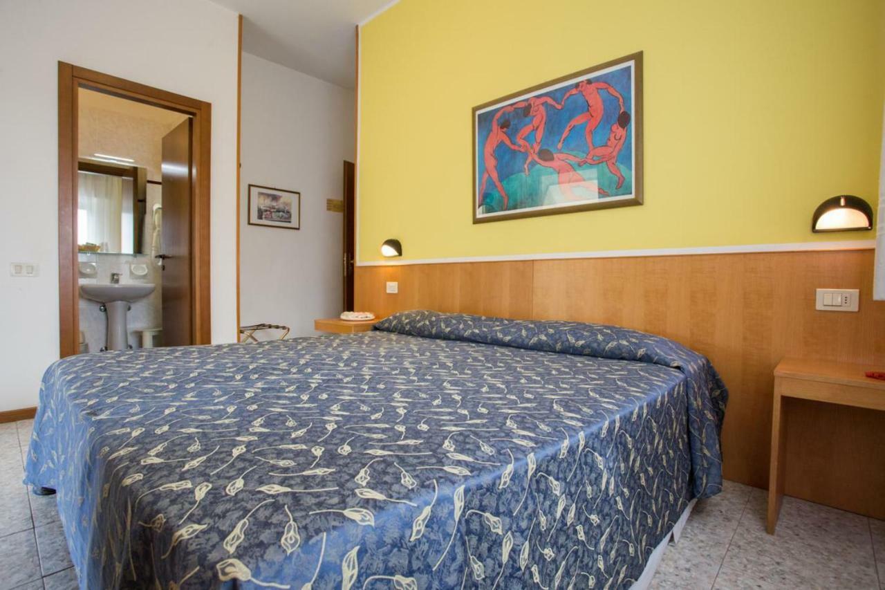 Hotel Benacus Бардолино Екстериор снимка