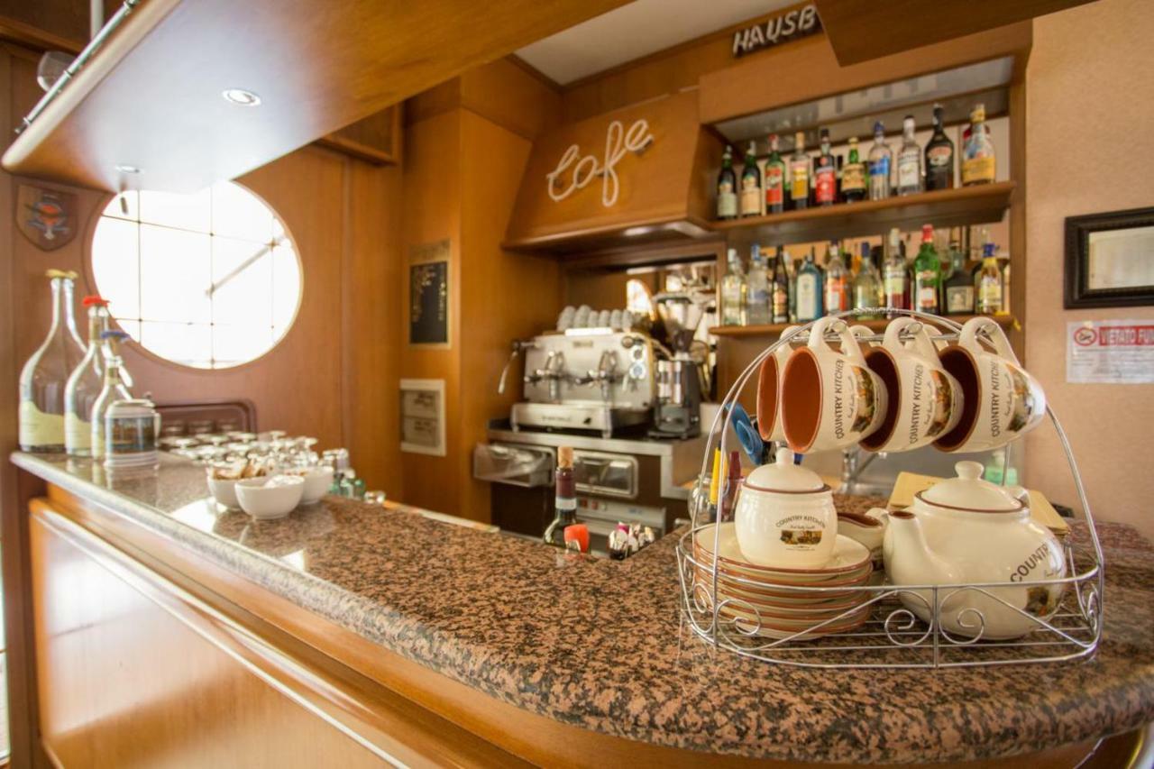Hotel Benacus Бардолино Екстериор снимка