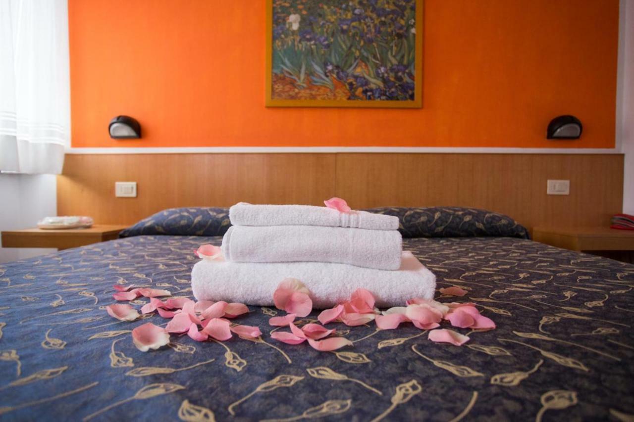 Hotel Benacus Бардолино Екстериор снимка