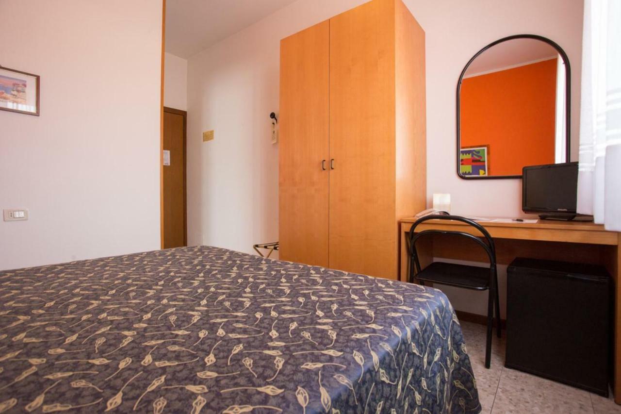 Hotel Benacus Бардолино Екстериор снимка