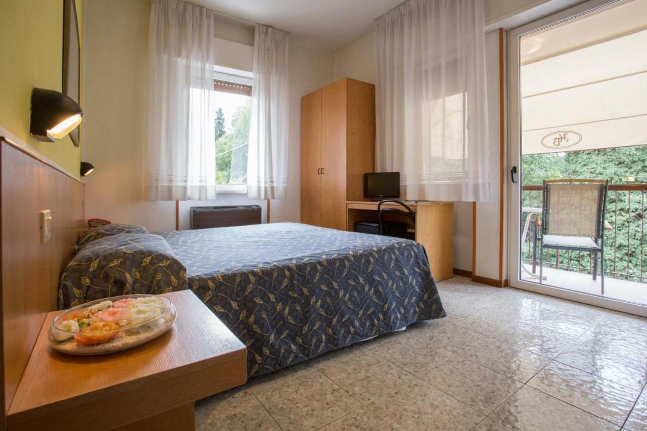 Hotel Benacus Бардолино Екстериор снимка