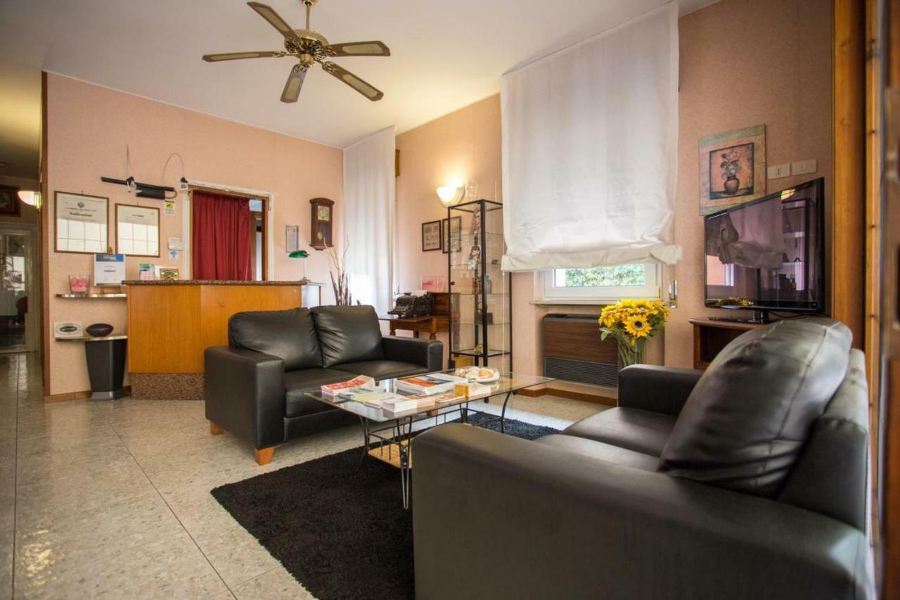 Hotel Benacus Бардолино Екстериор снимка