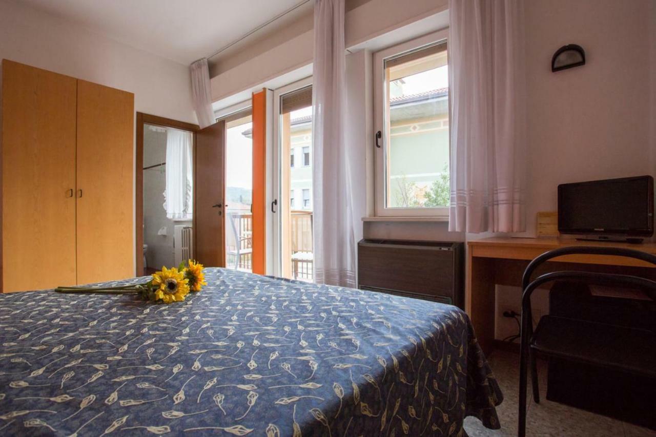 Hotel Benacus Бардолино Екстериор снимка
