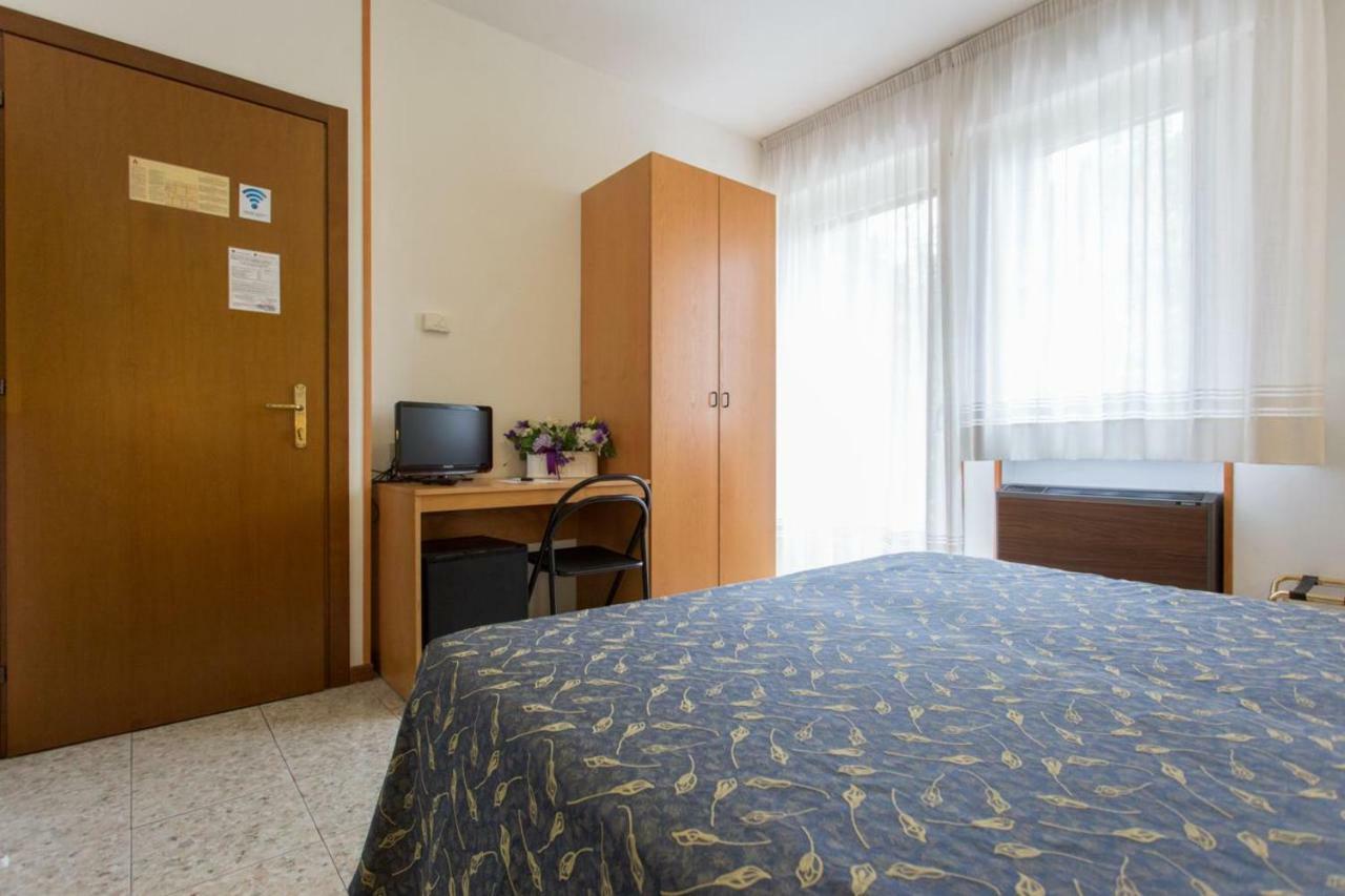 Hotel Benacus Бардолино Екстериор снимка